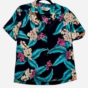 Vintage Hilo Hattie Floral Hawaiian Shirt made in USA size medium women’s